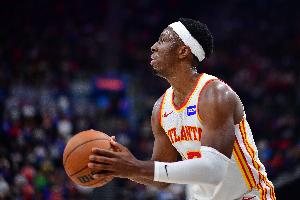 率先發(fā)力！奧孔武首節(jié)6中5拿到12分 三分3中2