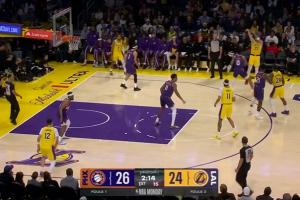 ??這也太嚇人了！東契奇左右開弓連轟倆三分 首節(jié)已獨(dú)砍18分！