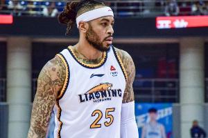 默契依舊！莫蘭德上半場(chǎng)4中3 得到6分5板2助1斷2帽填滿數(shù)據(jù)欄