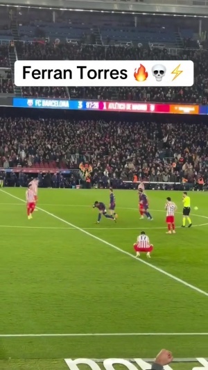 裁判確認進球有效后，費蘭在諾坎普中圈上演“農(nóng)夫三拳”宣泄