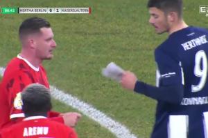 不講武德??柏林赫塔球員6-1領先，搶凱澤斯勞滕小紙條偷看戰(zhàn)術