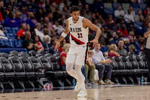 外線頻頻開炮！卡馬拉三分再中 半節(jié)多轟進(jìn)4記三分