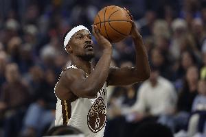 可能直接打卡了！巴特勒下半場沒有首發(fā) 小佩頓頂替其出戰(zhàn)