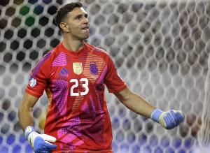 大馬?。簩γ飨牡氖澜绫械脚d奮，為國出戰(zhàn)時感覺球就是進(jìn)不了門