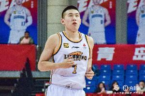 差強人意！付豪首發(fā)26分鐘 8中3&三分2中0拿到10分7板2斷