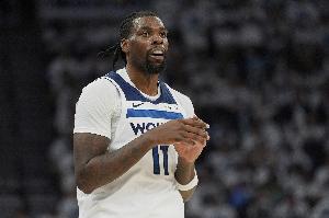 虧大了！納茲·里德?lián)寯嗖怀杀淮捣敢?guī) 抱怨又領(lǐng)到技犯再送對手1分