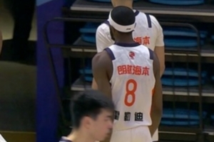 扛起進攻！賈斯汀·霍勒迪半場8中5砍最高18分 罰球6中6