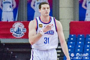 還是那么猛！大衛(wèi)·詹姆斯半場12中6轟16分6板1助 半場壓哨三分