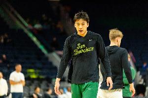 舊金山大學(xué)主帥：王俊杰的三分正在提升 接下來要提升兩分&籃板