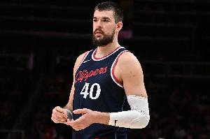 這么離譜！祖巴茨轉(zhuǎn)身大勾手直接不著邊際三不沾