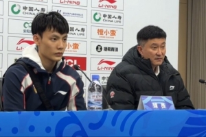 杜鋒：感受到了武漢球迷的熱情 磨合還是比較生疏 上半場(chǎng)失誤太多