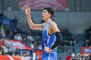 跟外援對(duì)轟！鄒陽(yáng)首節(jié)3中3&三分2中2拿到12分 克羅斯7中5得14分