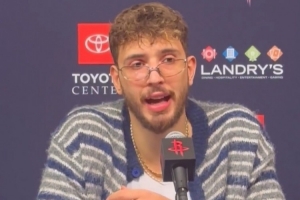 申京：通常中鋒都不樂意球隊再簽別的中鋒 但續(xù)約亞當斯我很開心