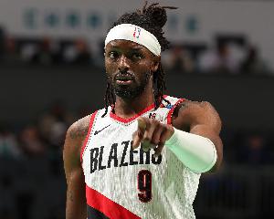 多余了！格蘭特三分已經(jīng)出手 拖布還上去打手送加罰