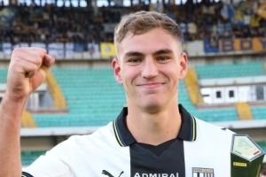 意媒：米蘭將在冬季引進(jìn)新前鋒，看上菲爾克魯格和佩萊格里諾