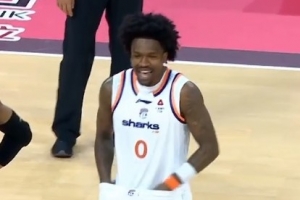 聯(lián)手發(fā)威！上海四外援攻防皆給力 合砍46分 帶隊輕松大勝