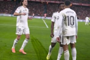 進球帥滑跪也帥??姆巴佩一條龍后再現(xiàn)招牌抱胸滑跪，留下N道杠