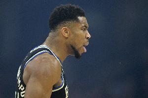 雄鹿官方宣布字母哥右小腿拉傷不回歸 Shams隨后特意發(fā)了一推！