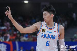 堪比外援！鄒陽(yáng)10中7&兩度單節(jié)得分上雙砍23分 最后連帽克羅斯