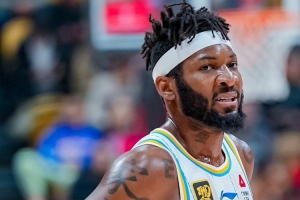 媒體人：北京男籃進(jìn)攻火力跟對手匹配不上 被動(dòng)陷入慢節(jié)奏陣地戰(zhàn)