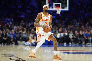 主將休息我當(dāng)家！沃克半場11中4&三分4中2拿到11分 另有5板1助1斷