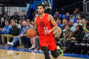 大球反擊頂開人試圖上籃 卡馬拉斜刺殺出釘板大帽直接扇飛！