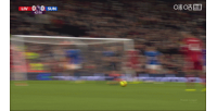 差之毫厘！索博斯洛伊遠射被撲，不到一分鐘后麥卡頭球又中柱彈出