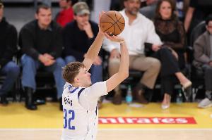 兌現(xiàn)狀元天賦！弗拉格過(guò)去三場(chǎng)場(chǎng)均27分7.3板2助 命中率59.3%