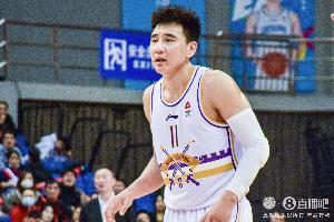 彈無虛發(fā)！金鑫半場16分鐘 4中4&三分3中3拿到11分3板