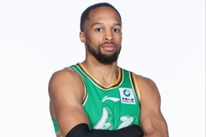 投射沒問題！杰隆·布朗14中8&4記三分拿下21分2板3助1斷