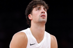 罰球10中10！阿夫迪亞上半場出戰(zhàn)16分鐘 砍下17分4板2助