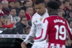 直接引發(fā)沖突！姆巴佩秀活穿襠博伊羅，后者暴怒直接推倒姆巴佩