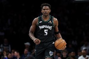 張佳瑋：愛德華茲的變向、找對(duì)抗、急停急起、背打翻身都很有進(jìn)步