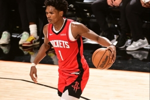 斯通：我們對(duì)阿門打控衛(wèi)的表現(xiàn)很滿意 很多年輕人的成長(zhǎng)令人欣喜