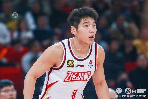 彈無(wú)虛發(fā)！陸文博半場(chǎng)4中4高效拿下10分1籃板