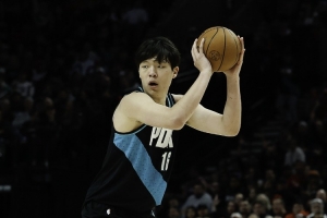 解說：這是我這賽季看到楊瀚森最自信的半場 從自己攻到指揮隊(duì)友