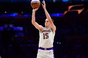 無(wú)限猖狂！里夫斯越投越遠(yuǎn) 連續(xù)超遠(yuǎn)三分轟炸籃筐