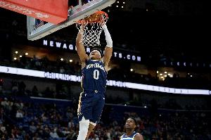 今天搞個(gè)三雙？7號(hào)秀費(fèi)爾斯上半場(chǎng)9中4&三分2中2 砍下12分6板6助