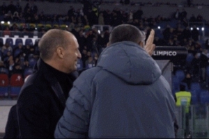 米體：阿萊格里賽前向拉齊奧助教揮手致意和解，兩人上周末曾爭(zhēng)執(zhí)