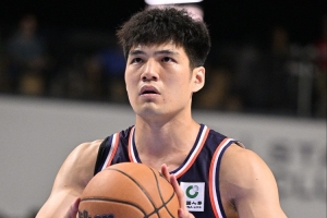 表現(xiàn)一般！陳國豪6中2僅拿6分3板1助1斷