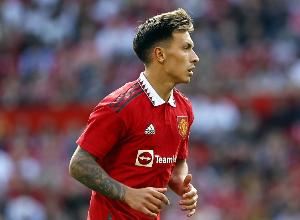 對(duì)陣鐵錘幫能否首發(fā)？記者：利桑德羅和B費(fèi)隨隊(duì)抵達(dá)老特拉福德