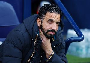 阿莫林：德里赫特身體出現(xiàn)小問題 讓約羅替補(bǔ)是戰(zhàn)術(shù)方面的決定