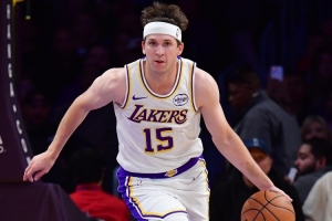 里夫斯單場至少40分5板10助5三分 湖人隊史第三人&比肩科比東契奇