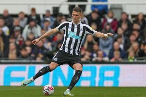 利物浦簽后衛(wèi)受阻！鏡報(bào)：紐卡計(jì)劃續(xù)約博特曼與利夫拉門(mén)托