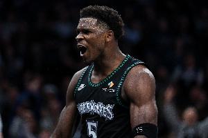 全場遭包夾&犯規(guī)困擾！華子僅出手6次拿到11分6板4助3帽 有8失誤