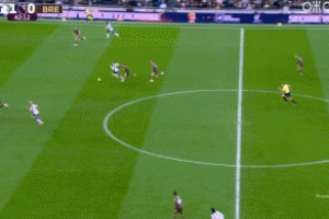 熱刺首球！西蒙斯搶斷奔襲一條龍破門，熱刺2-0領(lǐng)先布倫特福德！