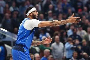 屋漏偏逢連夜雨！濃眉腿部不適一瘸一拐進入暫停