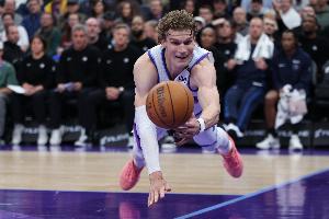 太慘了！爵士首節(jié)全隊(duì)23中4&首發(fā)18中2 僅拿13分落后28分