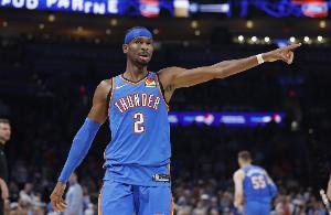 逆天！亞歷山大一半以上比賽三節(jié)打卡 關(guān)鍵時(shí)刻得分仍領(lǐng)跑全聯(lián)盟