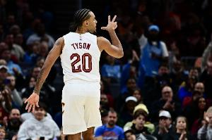 徹底碾壓！騎士第三節(jié)以44-19凈勝馬刺25分 杰倫·泰森個(gè)人16分